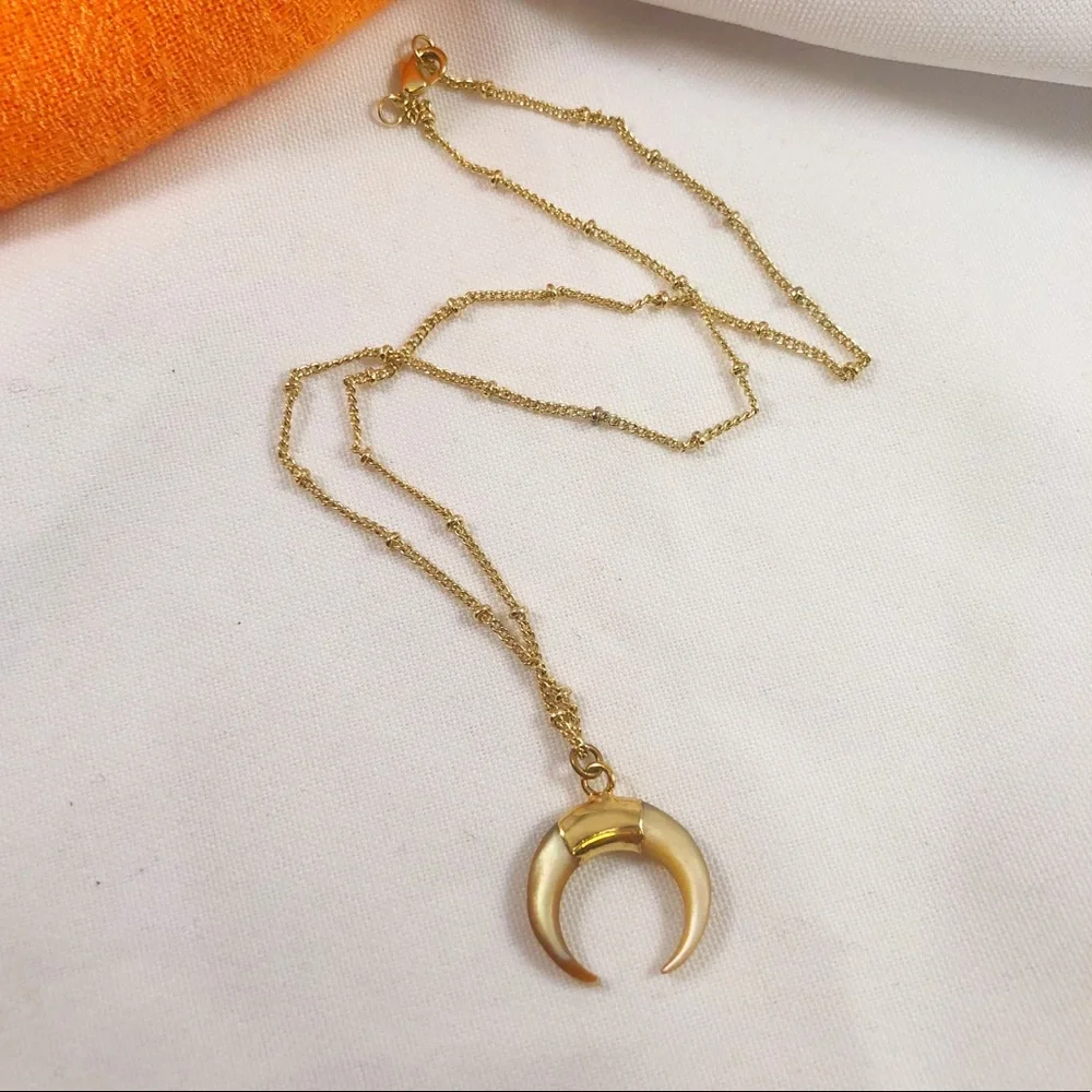 ESTRELLA & LUNA 18KT Boho Shell Horn Necklace